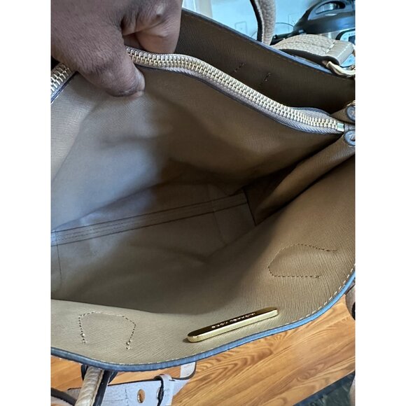 Michael Kors Mercer Beige Saffiano Leather Top Handle Bag Gold Hardware Sz L - Picture 13 of 14